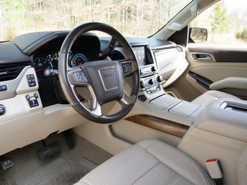 Used 2020 GMC Yukon Denali w/ Denali Ultimate Package image 2