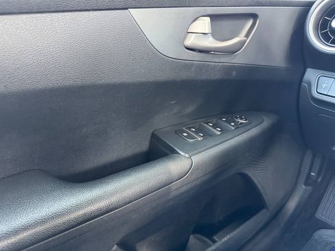 Used 2021 Kia Forte LXS FWD image 18
