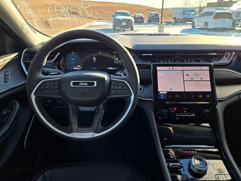 Used 2022 Jeep Grand Cherokee Limited 4xe image 16