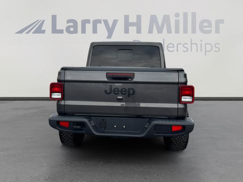 Used 2025 Jeep Gladiator Sport AWD/4WD image 4