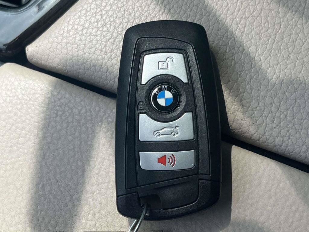 Used 2012 BMW 550i xDrive Sedan AWD/4WD image 4
