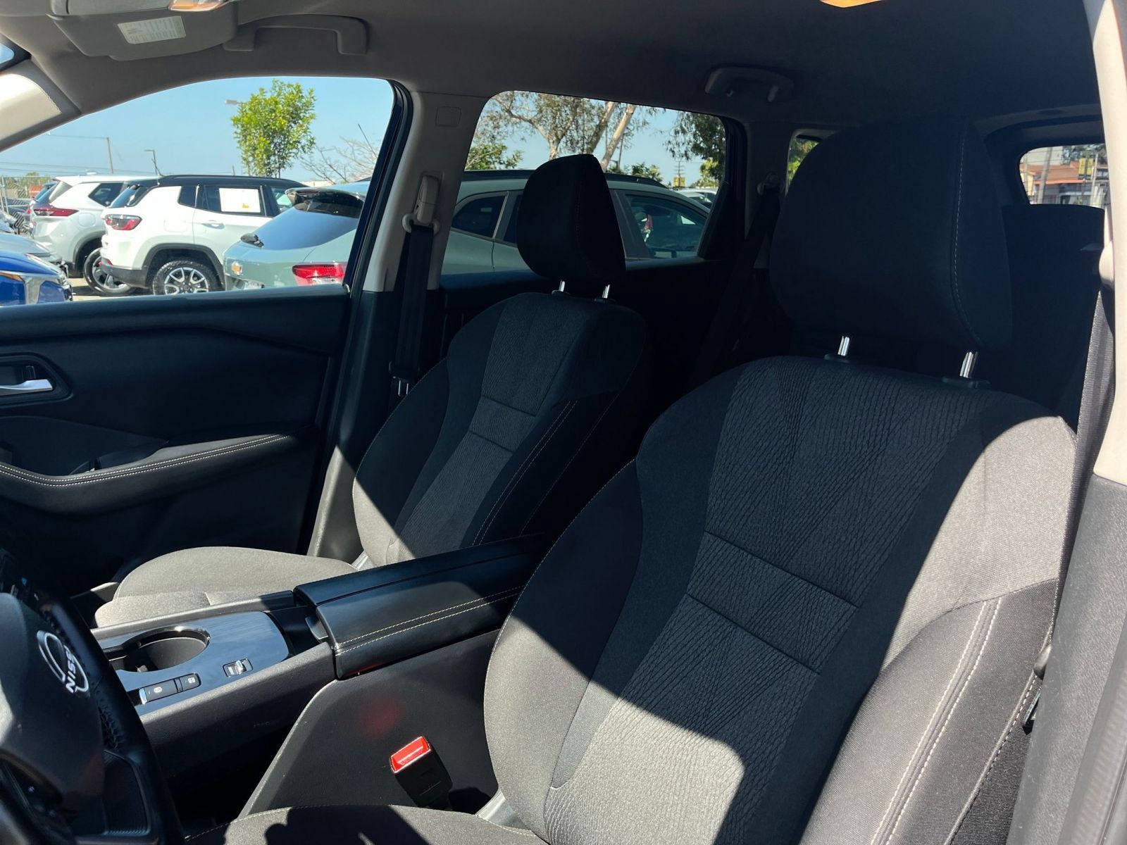 Used 2025 Nissan Rogue SV FWD image 37