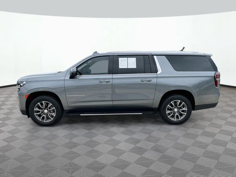 Used 2021 Chevrolet Suburban LT w/ Luxury Package RWD image 9