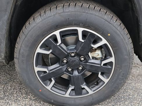 Used 2023 Jeep Renegade Trailhawk image 9