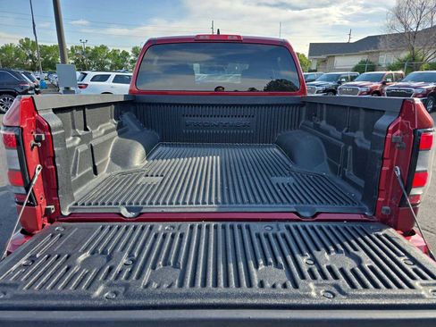 Used 2023 Nissan Frontier SV image 18