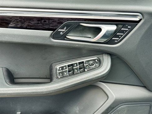 Used 2021 Porsche Macan image 19