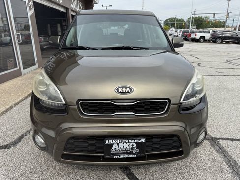 Used 2013 Kia Soul ! FWD image 3