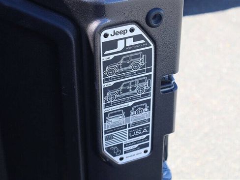 Used 2021 Jeep Wrangler Rubicon AWD/4WD image 36