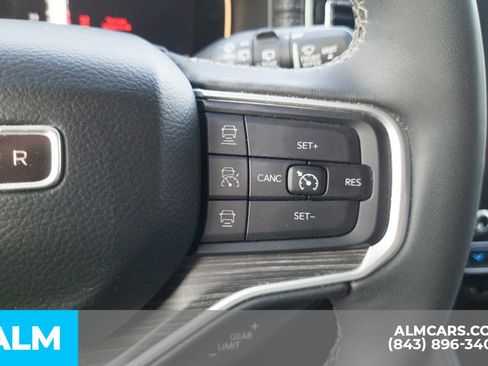 Used 2024 Jeep Wagoneer L Series II RWD image 11
