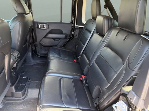 Used 2019 Jeep Wrangler Unlimited Sahara w/ Dual Top Group AWD/4WD image 18
