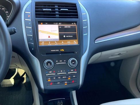 Used 2018 Lincoln MKC Select w/ Select Plus Package image 32