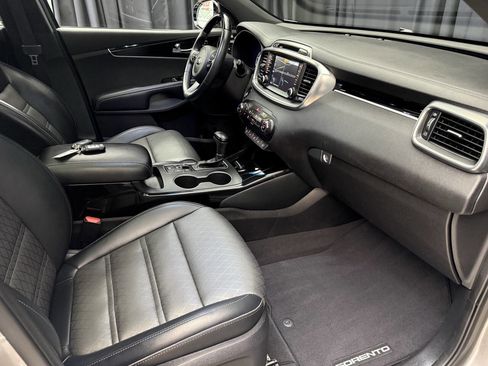 Used 2017 Kia Sorento SX image 22