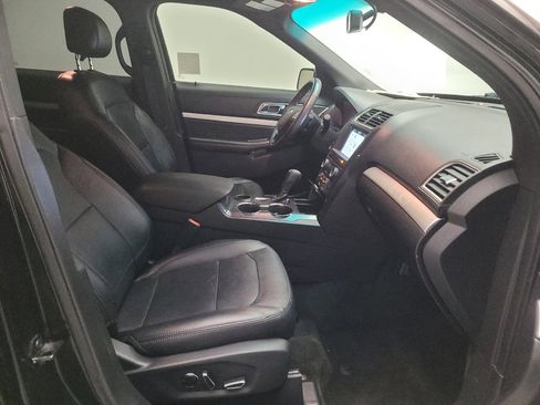 Used 2017 Ford Explorer XLT w/ Equipment Group 202A FWD image 21