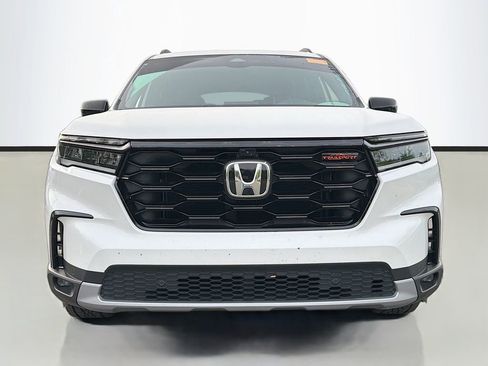 Used 2025 Honda Pilot TrailSport image 3