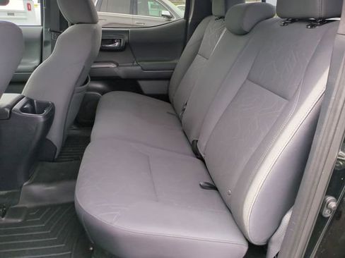 Used 2018 Toyota Tacoma TRD Sport image 21