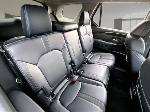 Used 2025 Honda Pilot Touring image 24