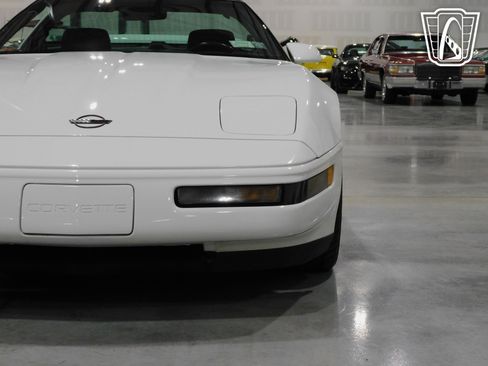 Used 1992 Chevrolet Corvette Coupe RWD image 38