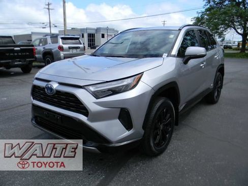 Used 2023 Toyota RAV4 SE w/ Convenience Package AWD/4WD image 5
