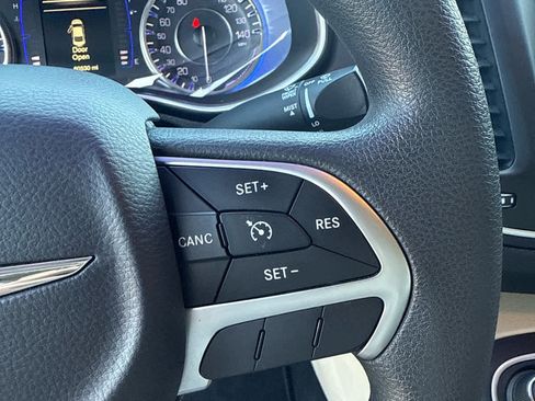 Used 2016 Chrysler 200 Limited image 18