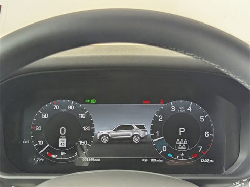 Used 2025 Land Rover Discovery S image 19