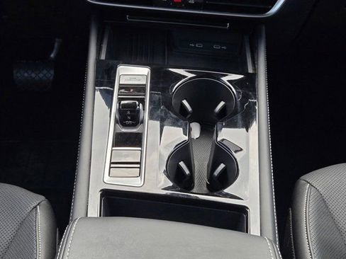 Used 2025 Volkswagen Atlas SE image 17