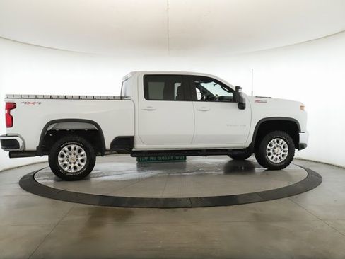 Used 2020 Chevrolet Silverado 2500 LT w/ Z71 Off-Road Package image 6
