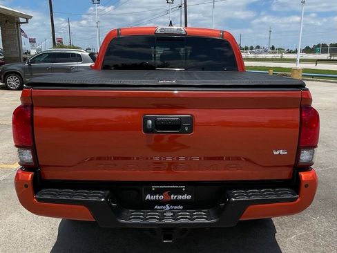 Used 2018 Toyota Tacoma TRD Off-Road w/ Technology Package RWD image 10