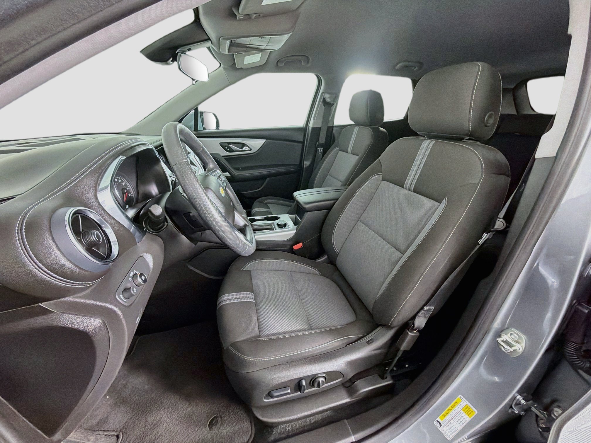 Used 2025 Chevrolet Blazer LT FWD image 13