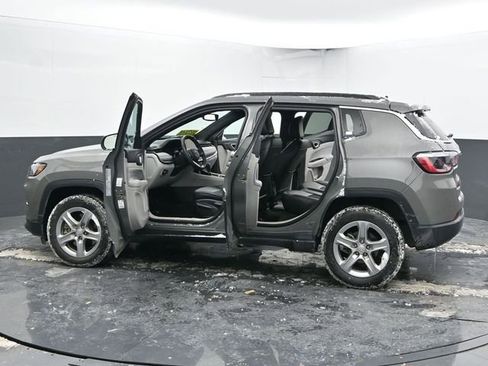 Used 2024 Jeep Compass Latitude image 52