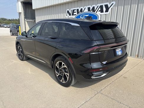 Used 2024 Lincoln Nautilus Premier image 6