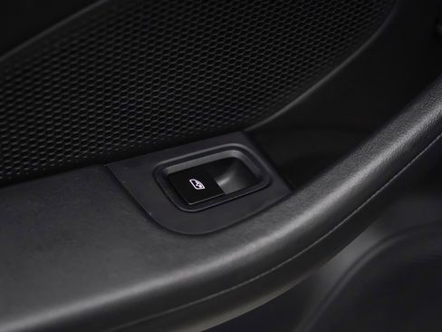 Used 2025 Porsche Macan 4S Electric image 17