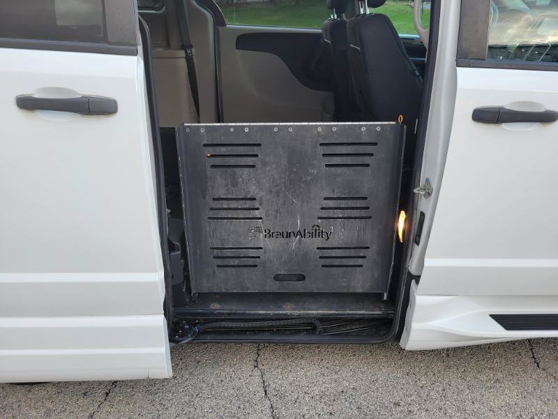 Used 2019 Dodge Grand Caravan SE w/ Power Convenience Group I FWD image 38
