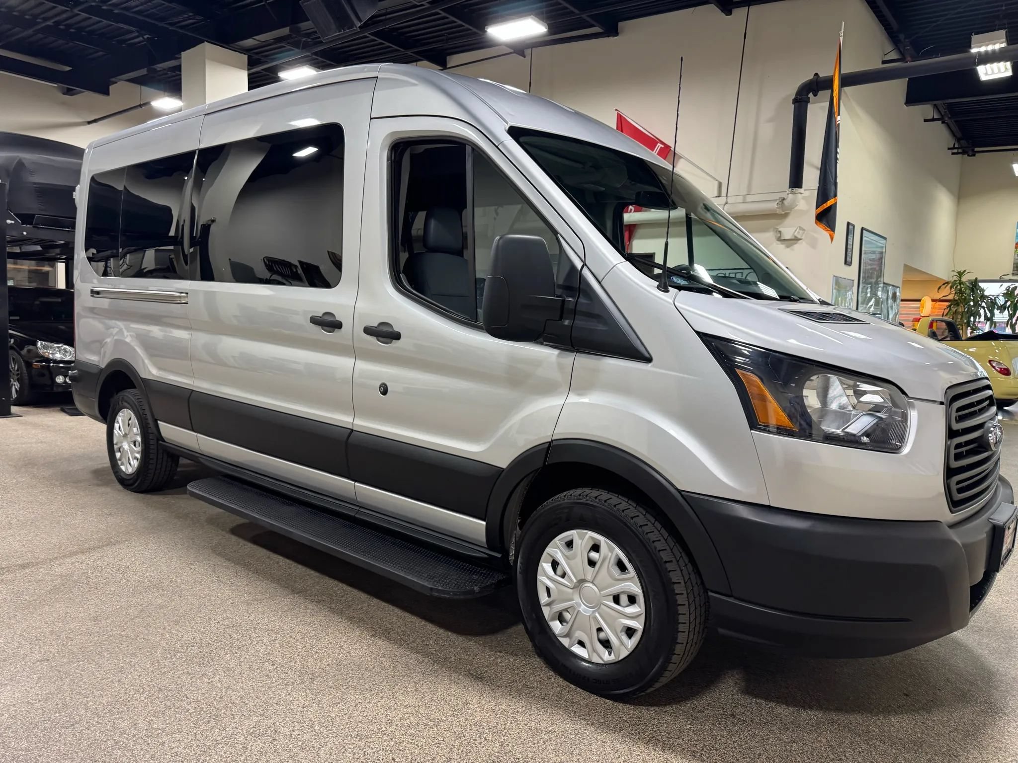 Used 2019 Ford Transit 250 148 Medium Roof RWD image 13
