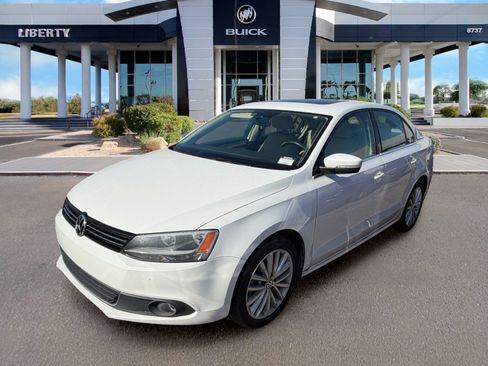 Used 2011 Volkswagen Jetta SEL FWD image 4