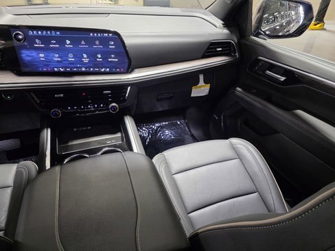 Used 2025 Chevrolet Suburban Premier image 20