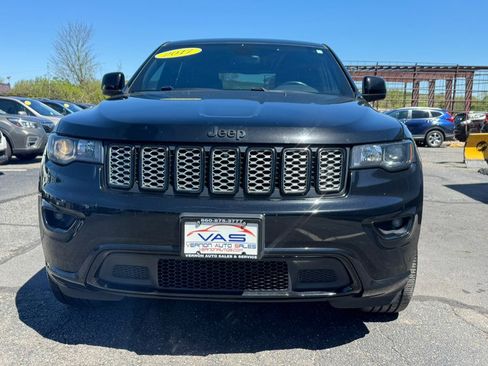 Used 2017 Jeep Grand Cherokee Altitude AWD/4WD image 3