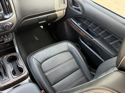 Used 2022 GMC Canyon Denali RWD image 24