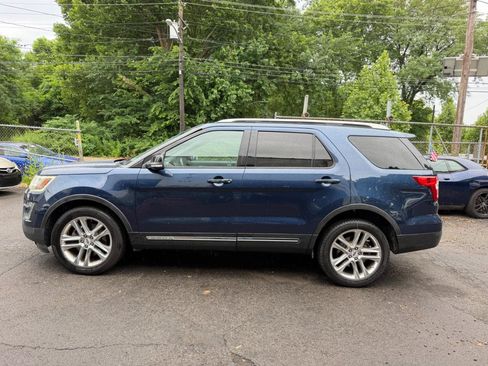 Used 2016 Ford Explorer XLT w/ Equipment Group 202A AWD/4WD image 6