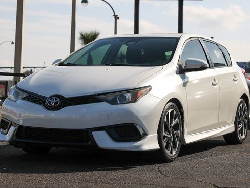 Used 2017 Toyota Corolla iM image 4