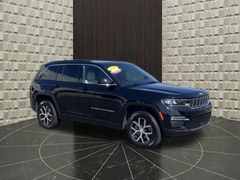 Certified 2025 Jeep Grand Cherokee Limited AWD/4WD image 2