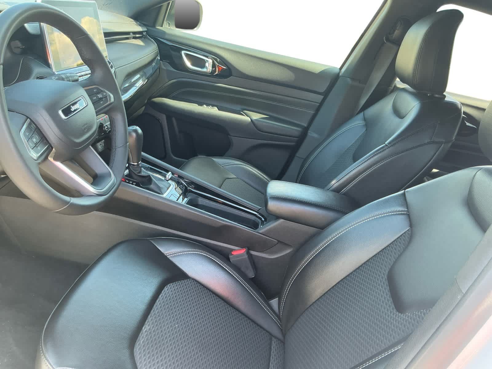 Used 2023 Jeep Compass Latitude AWD/4WD image 9