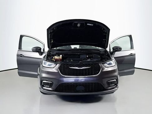 Used 2022 Chrysler Pacifica Touring-L FWD image 17