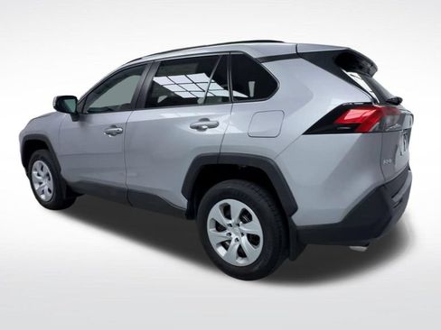 Used 2021 Toyota RAV4 LE FWD image 6