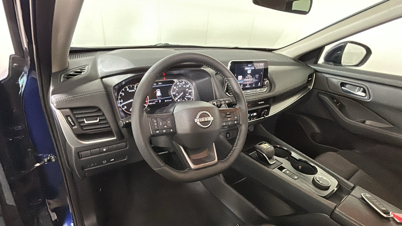 Certified 2026 Nissan Rogue SV AWD/4WD image 17
