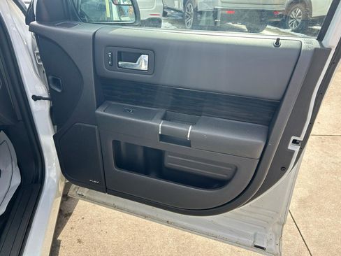 Used 2016 Ford Flex SEL image 17