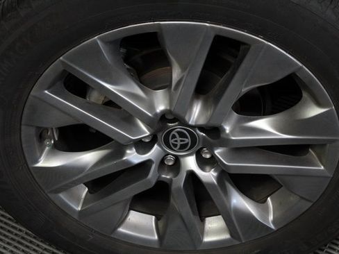 Used 2024 Toyota RAV4 XLE Premium image 7