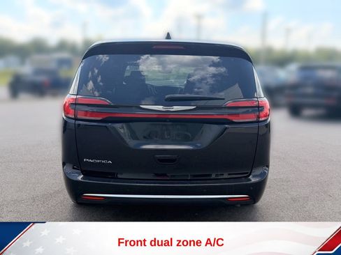 Used 2025 Chrysler Pacifica Select FWD image 3