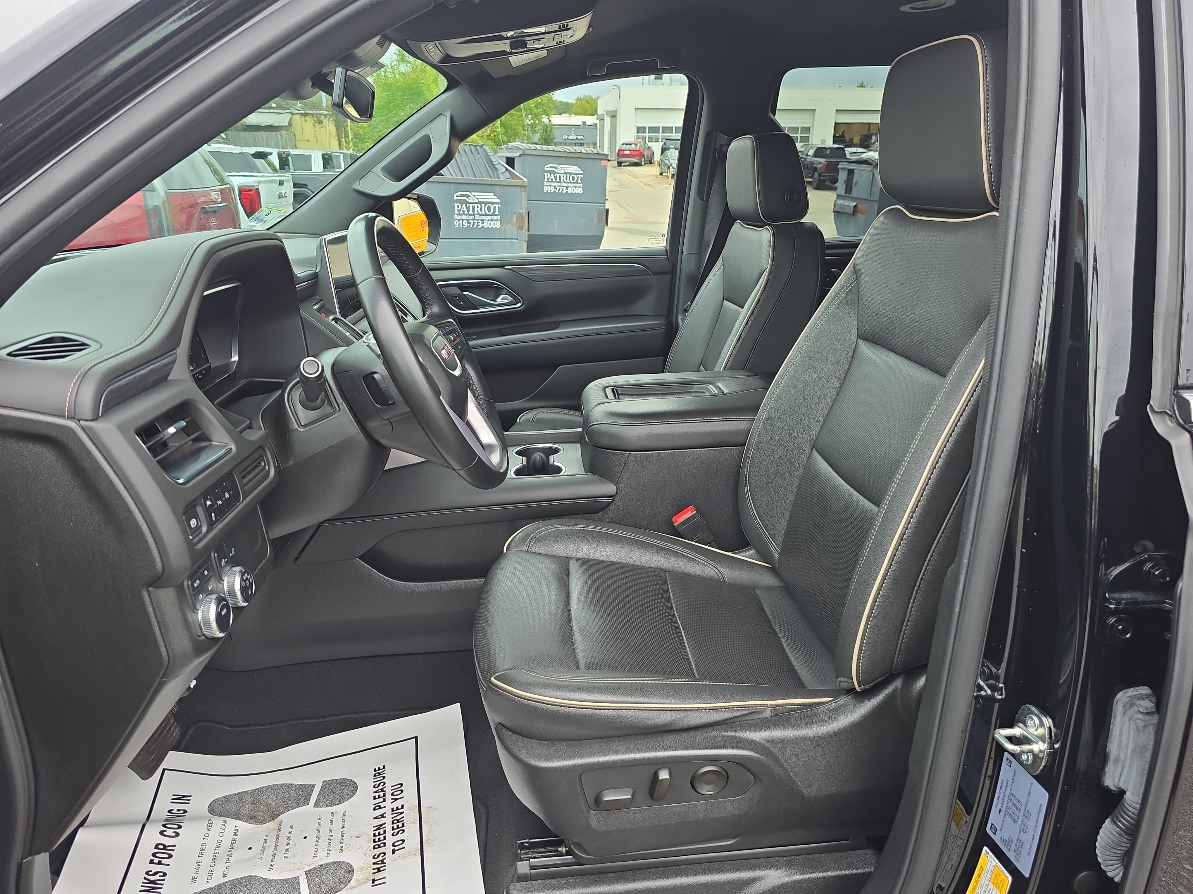 Used 2024 GMC Yukon SLT AWD/4WD image 15