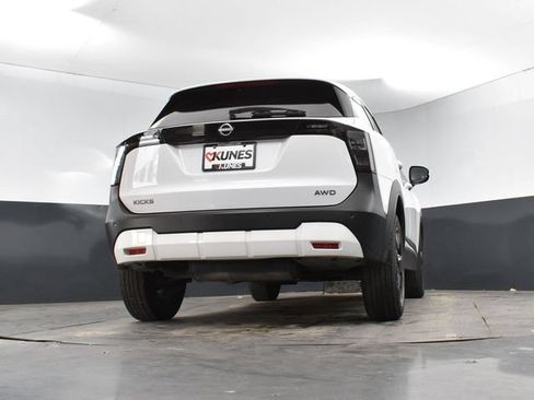 Used 2025 Nissan Kicks SV AWD/4WD image 37