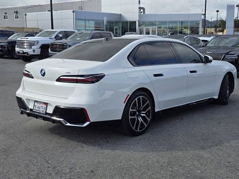 Used 2024 BMW i7 xDrive60 image 2